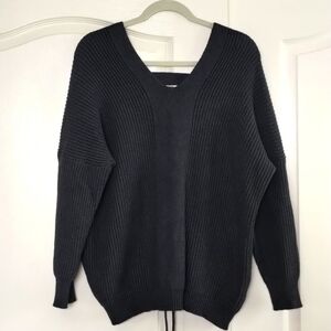 Lovemarks gray chunky v-backline sweater size large with criss cross tie in back
